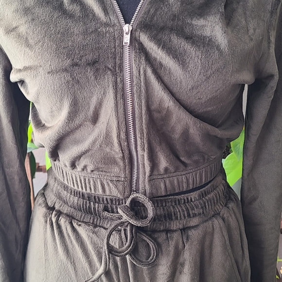 Track suit - Picture 3 of 4